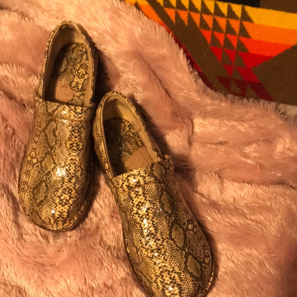 Born, upper leather 8.5, very professional looking